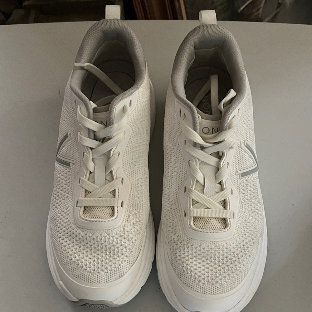 Vionic Walk Max White and Gray Men's Sneakers